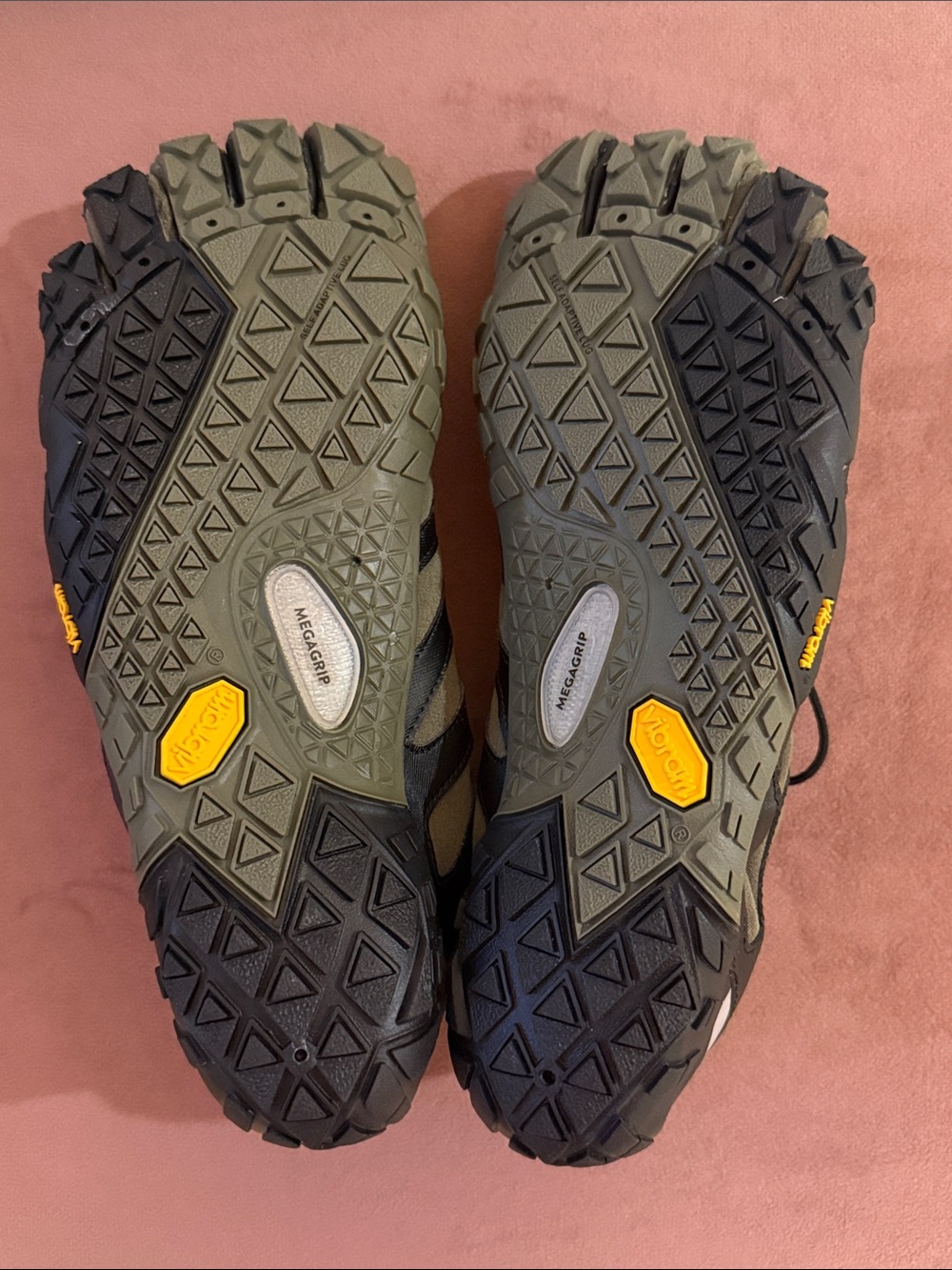 Vibram FiveFingers Men's Olive and Black Minimalist Toe Shoes - Picture 2 of 2